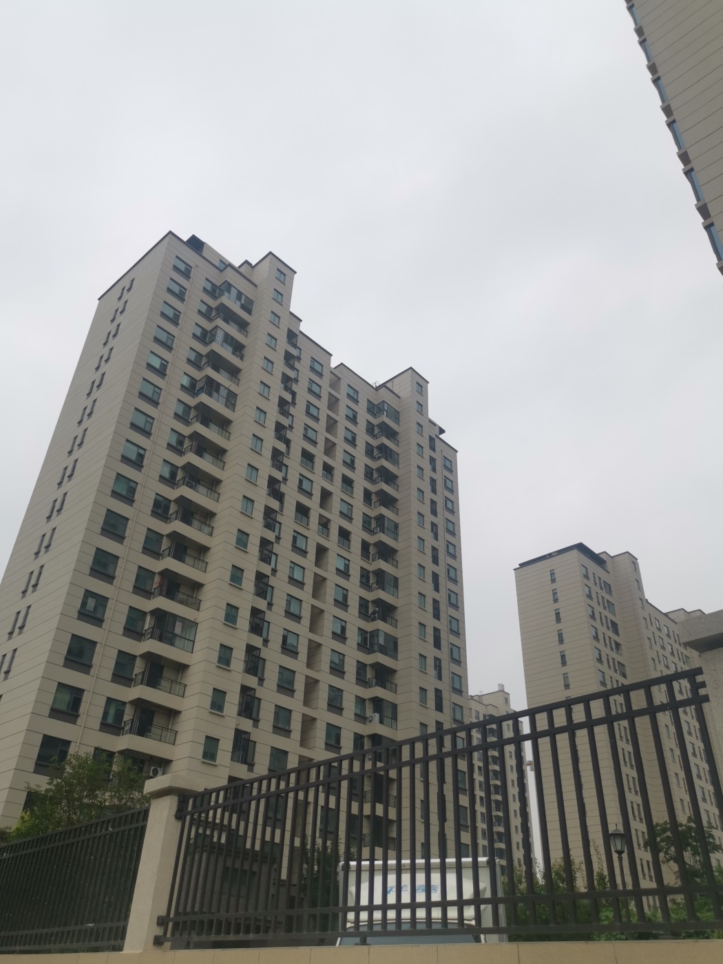 中房爱悦城鸿府5室2厅3卫南朝向3000.00元/月出租