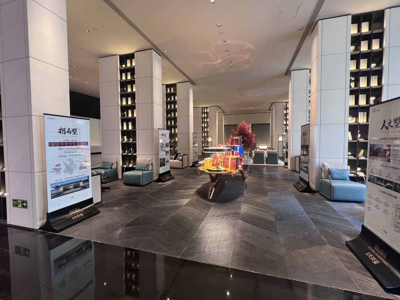 招商·天府玺4室2厅3卫南北朝向1700.00元/月出租