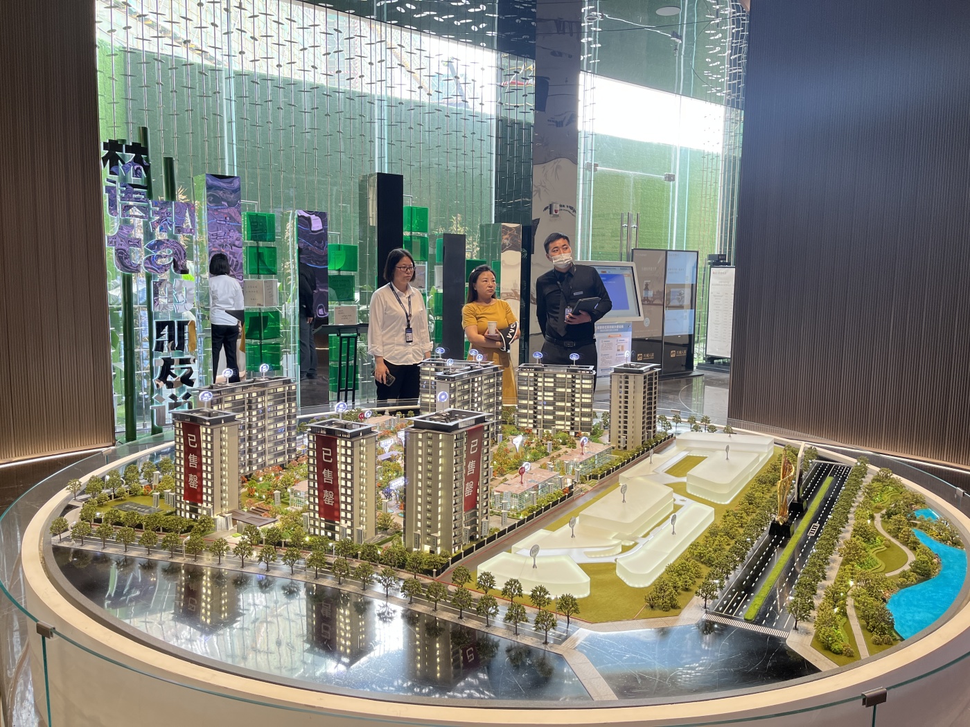 人居鎏林语4室2厅2卫北朝向2700.00元/月出租