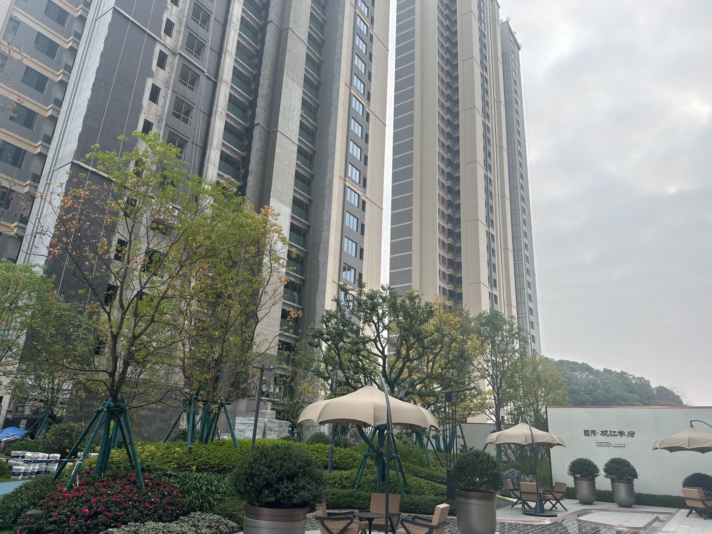 城发恒伟·观江学府4室2厅2卫南北朝向3000.00元/月出租