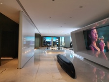 观音桥都市旅游区步行街内 楼下轨道9号线3号线双轻轨