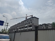 轨道天街公园旁,龙湖洋房,套三双卫,小区环境优美