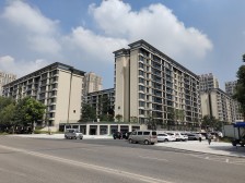 轨道天街公园旁,龙湖洋房,套三双卫,小区环境优美