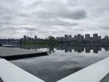 嘉陵江边,次新小区,居家安静,户型方正,看江视野好