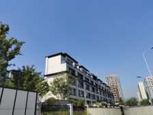 轨道天街公园旁,洋楼全款房端户,配套成熟出行便捷