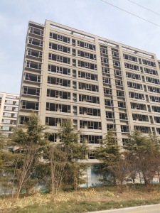 次新小区H户型三室二厅精装修住了不到一年带地下室