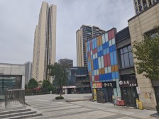 朝南朝中庭 楼层号 北恒紫云149平 门口地铁业主急售