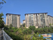 玻璃幕墙、端户、花园、进出方便、出门公园、环境好