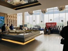 看公园视野开阔 无缝连接公园 玻璃加铝板外立面大平层