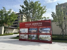 公园一环位置 一梯两户 坐北朝南 大横厅