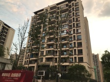 交通便利,近轻轨,近万达,,,