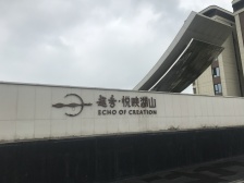 房子位置好,前后中庭,近公园,住家清静舒适。