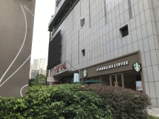 解放碑 双轻轨楼上 次新房 自持商场已开业