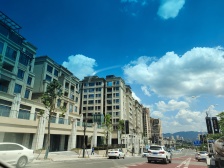 房子采光通风好,楼栋位置地势平坦,小区环境品质好