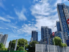 小区中心位置,中式风格,主卧朝南,采光充足