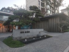 B区,一楼带院子带地上一层全明户型四居室,基础装修