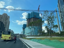 香港置地开发启元3期,观音桥步行街及地铁口